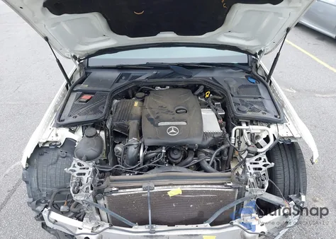 2015 Mercedes-Benz C 300 4Matic из США, поврежденный, VIN 55SWF4KB8FU087640